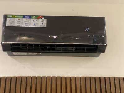 Brandnew ECOSTAR AC 1 ton excellent condition INVERTER coo/heat