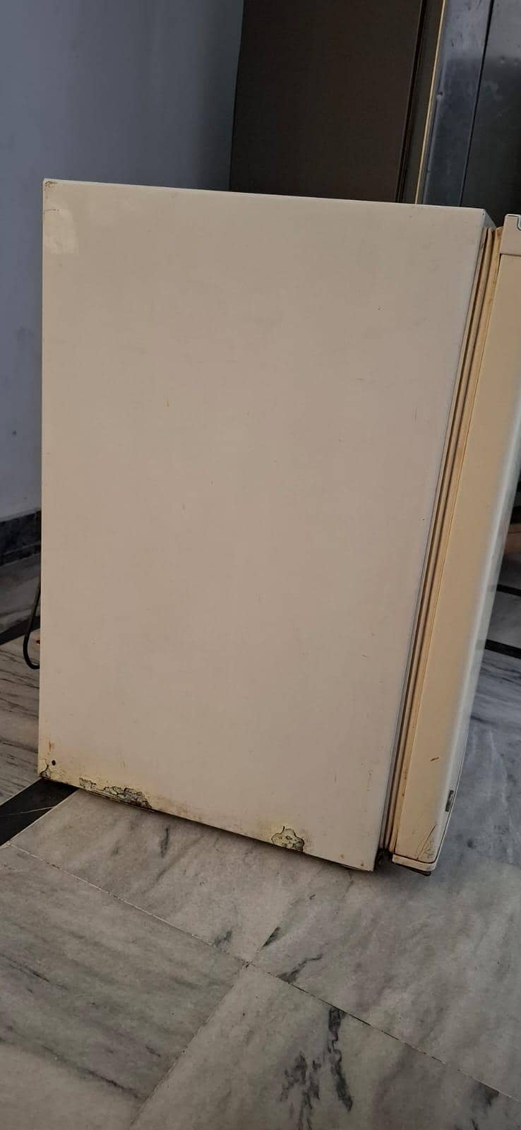 mini fridge 2