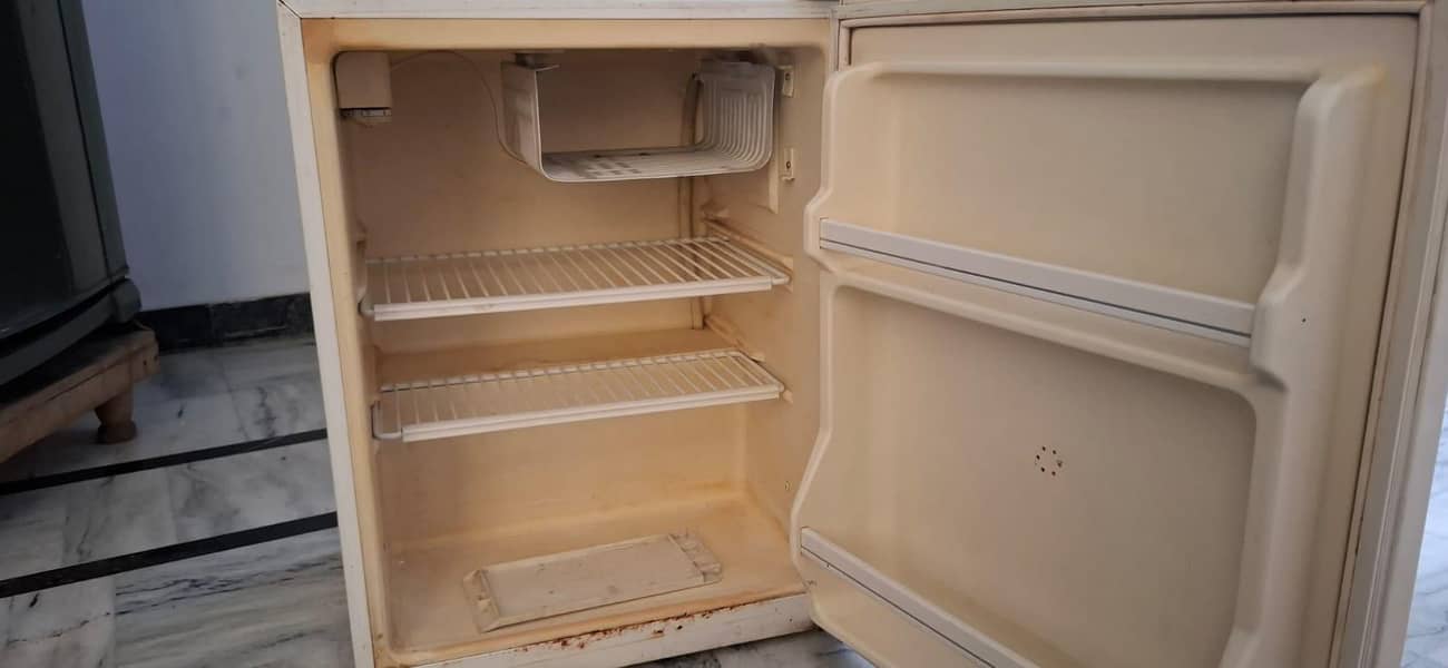 mini fridge 4