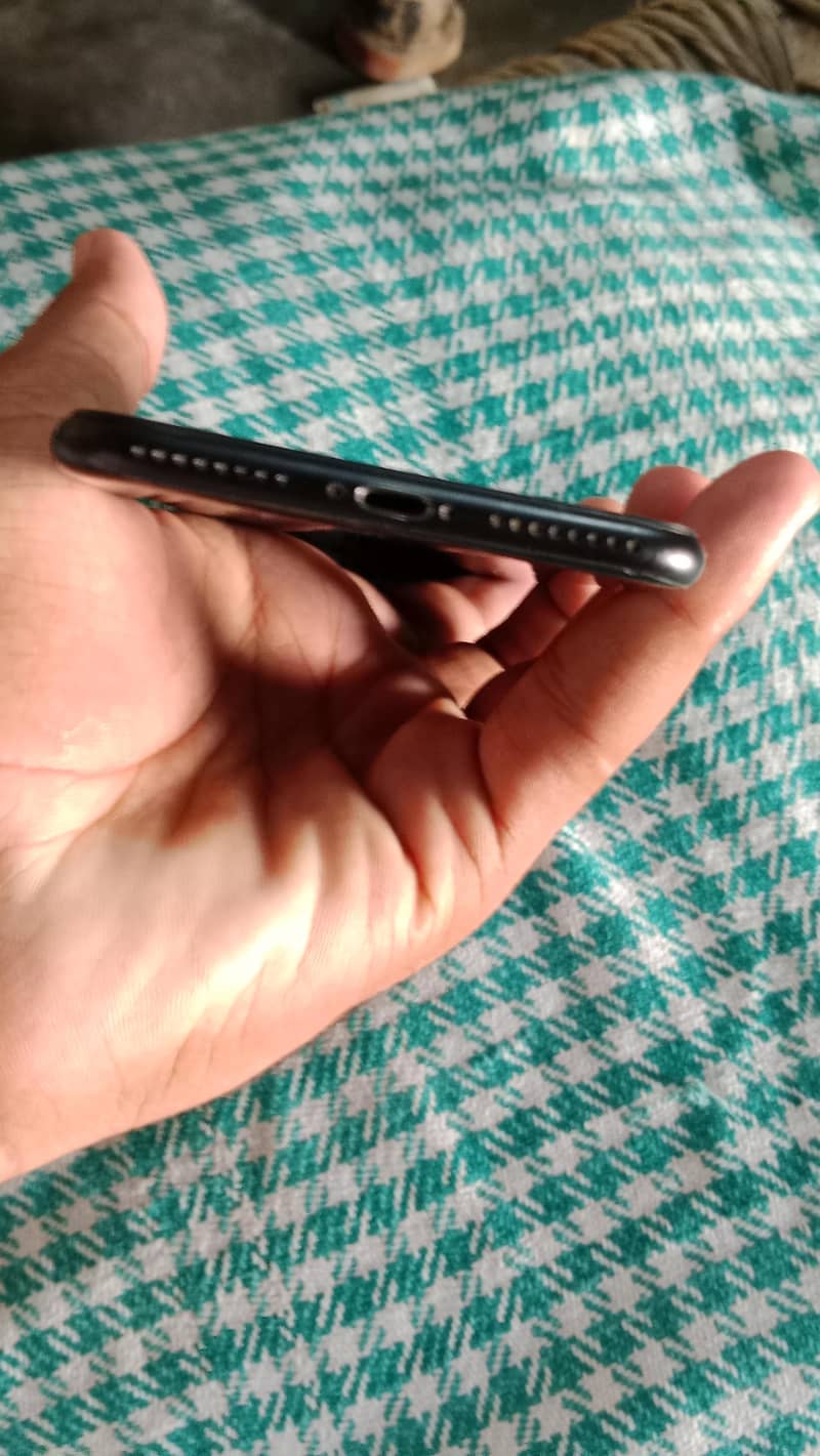 Apple iPhone 7 Plus 2