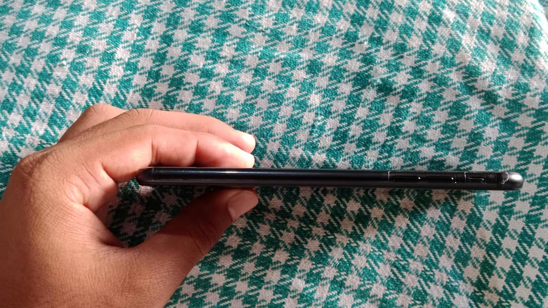 Apple iPhone 7 Plus 3