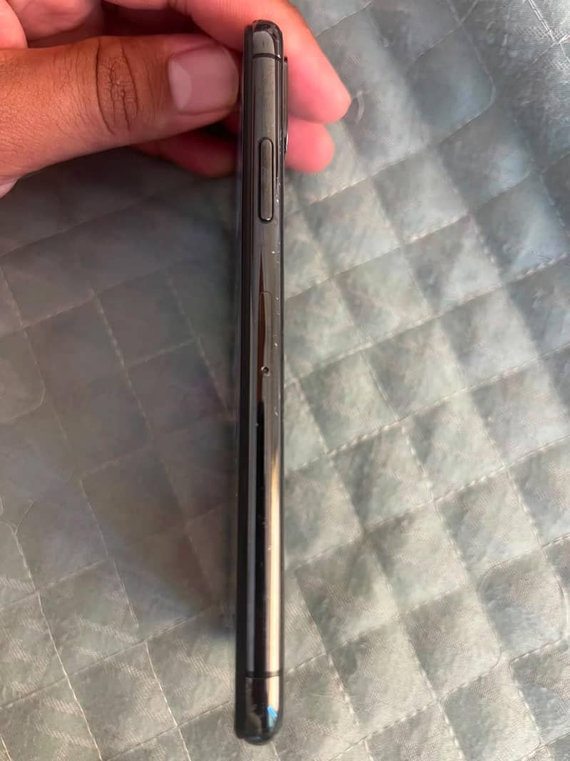 Apple iPhone X 4