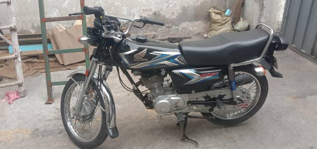 Honda CG 125 2025 Model - 100% Total Genuine