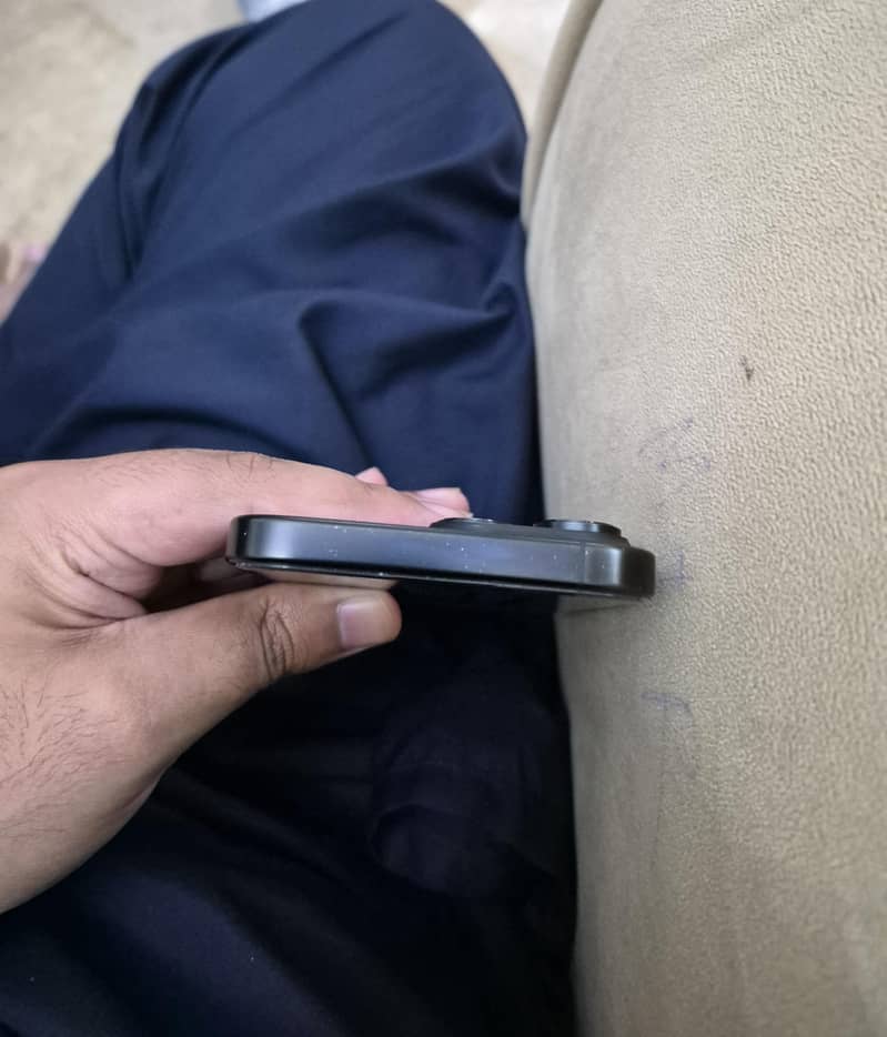 Apple iPhone 16 Pro Max 1