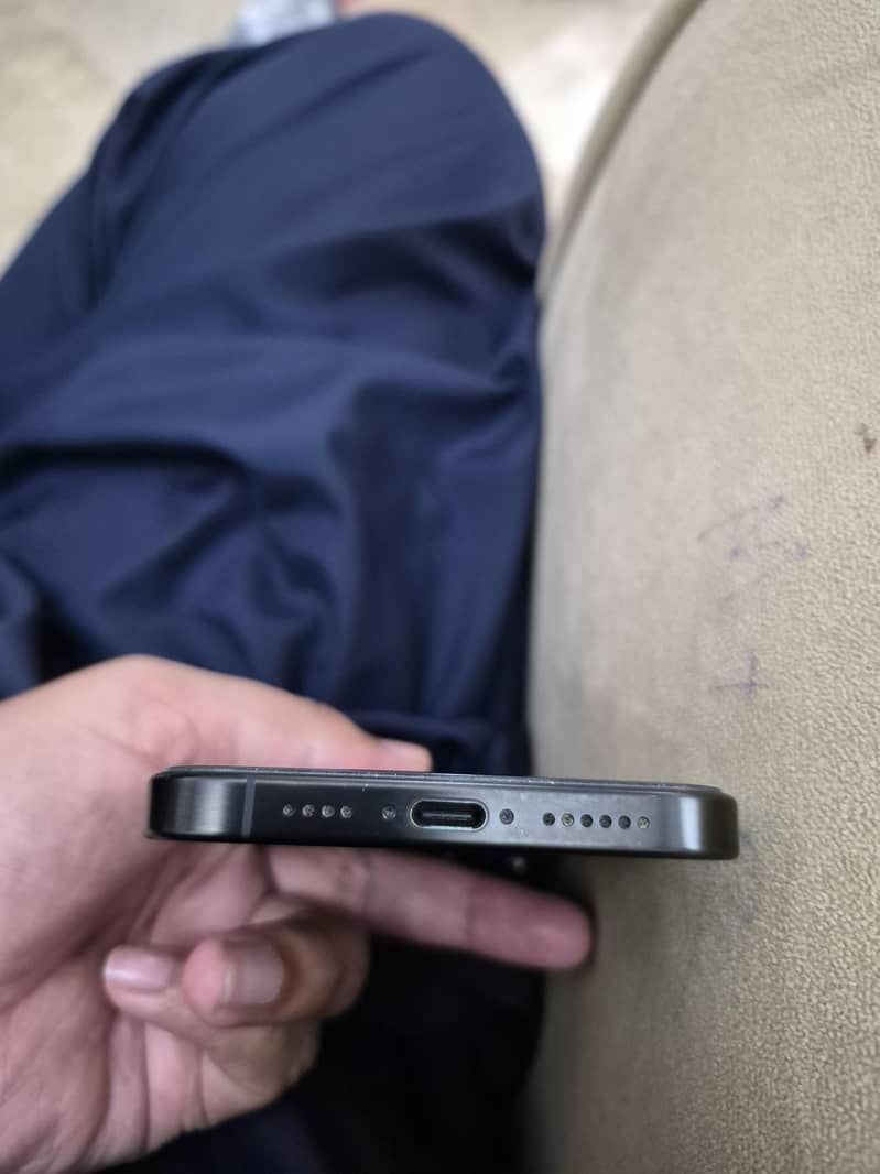 Apple iPhone 16 Pro Max 2