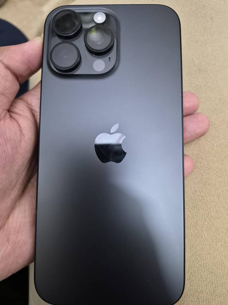 Apple iPhone 16 Pro Max 4