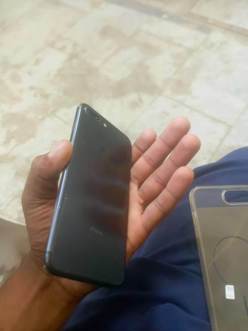 Apple iPhone 7 Plus 2