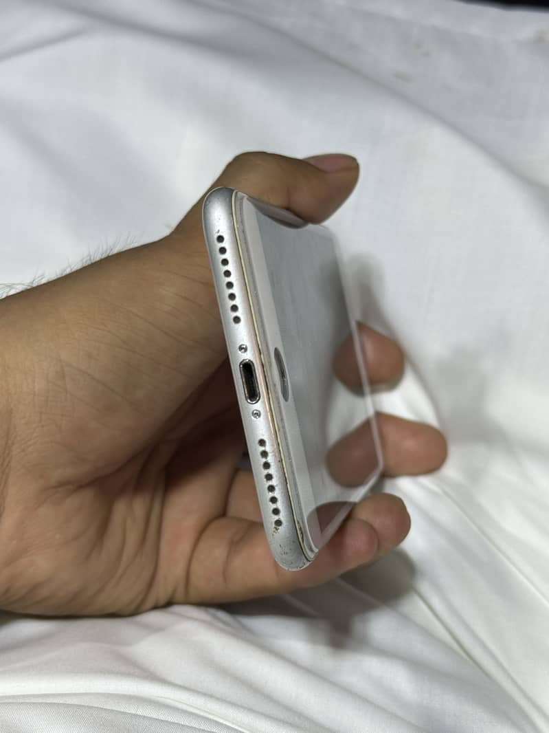 Apple iPhone 8 Plus 3