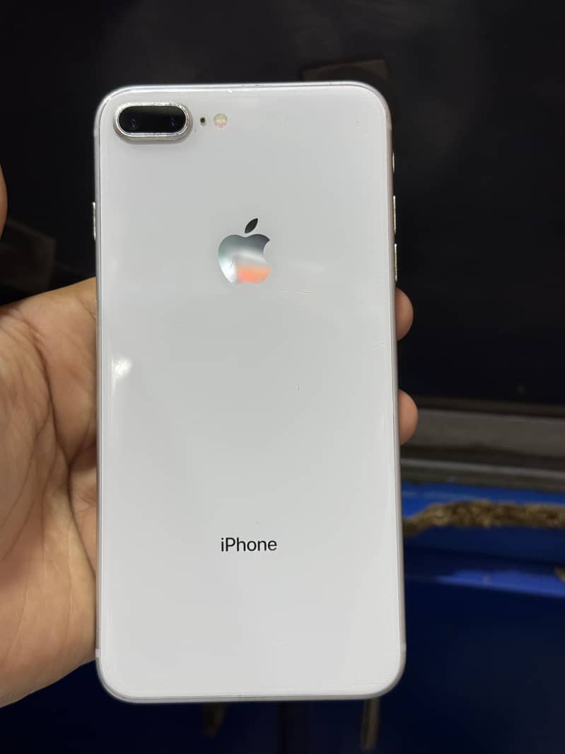 Apple iPhone 8 Plus 4