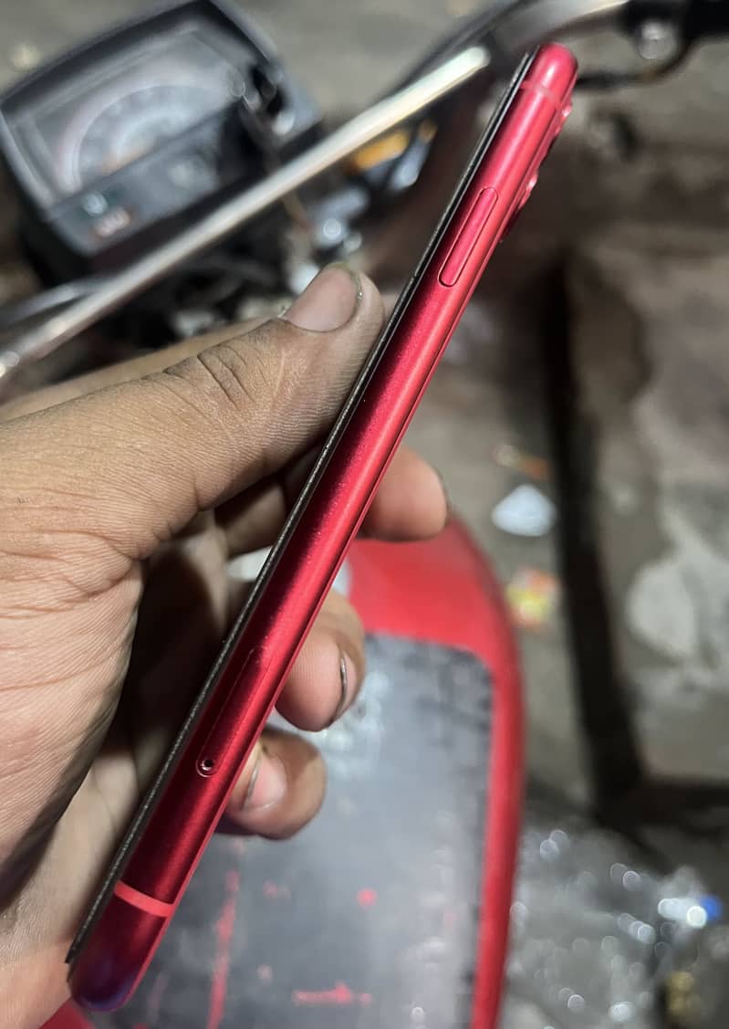 Apple iPhone 11 4