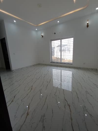 10 marla barnd new house for rent LDA Avenue 1
