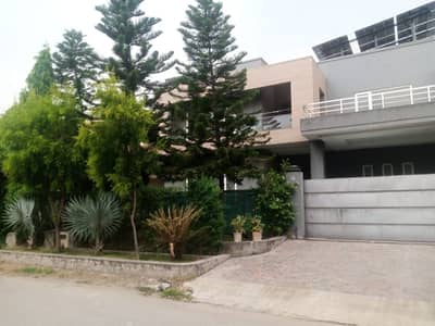 I-8 Beautiful One Kanal Almost Brand New Separate Gate Upper Portion For Rent.