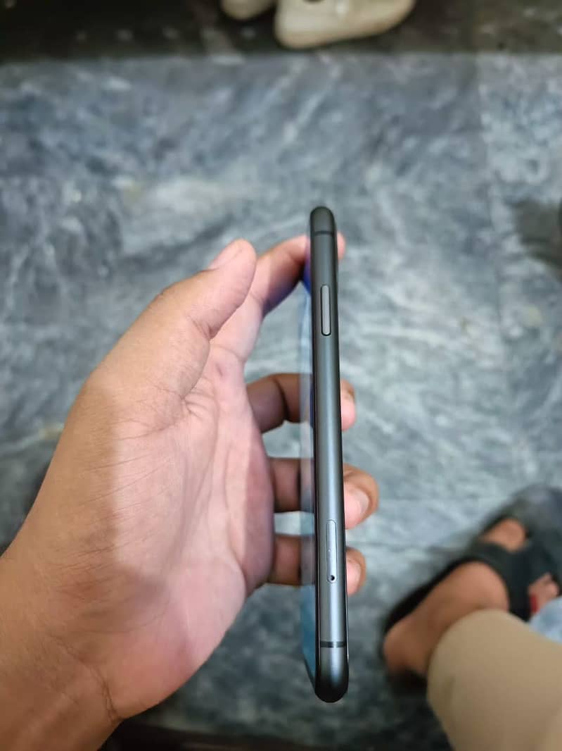 Apple iPhone 11 0