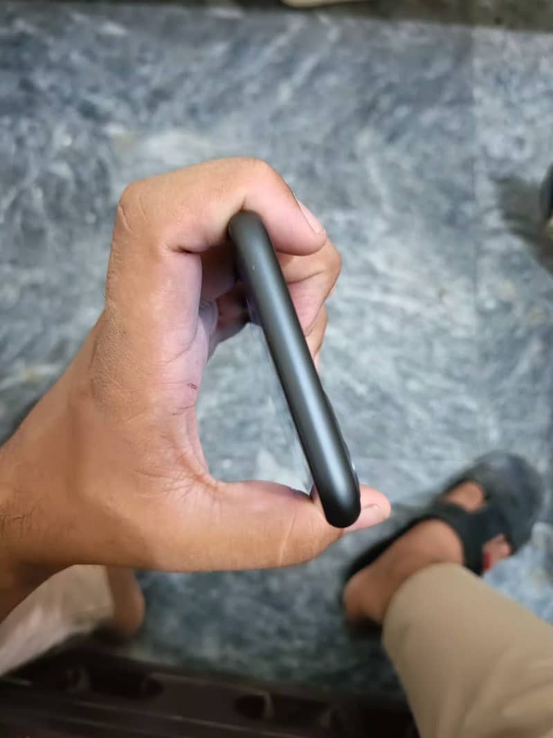 Apple iPhone 11 3
