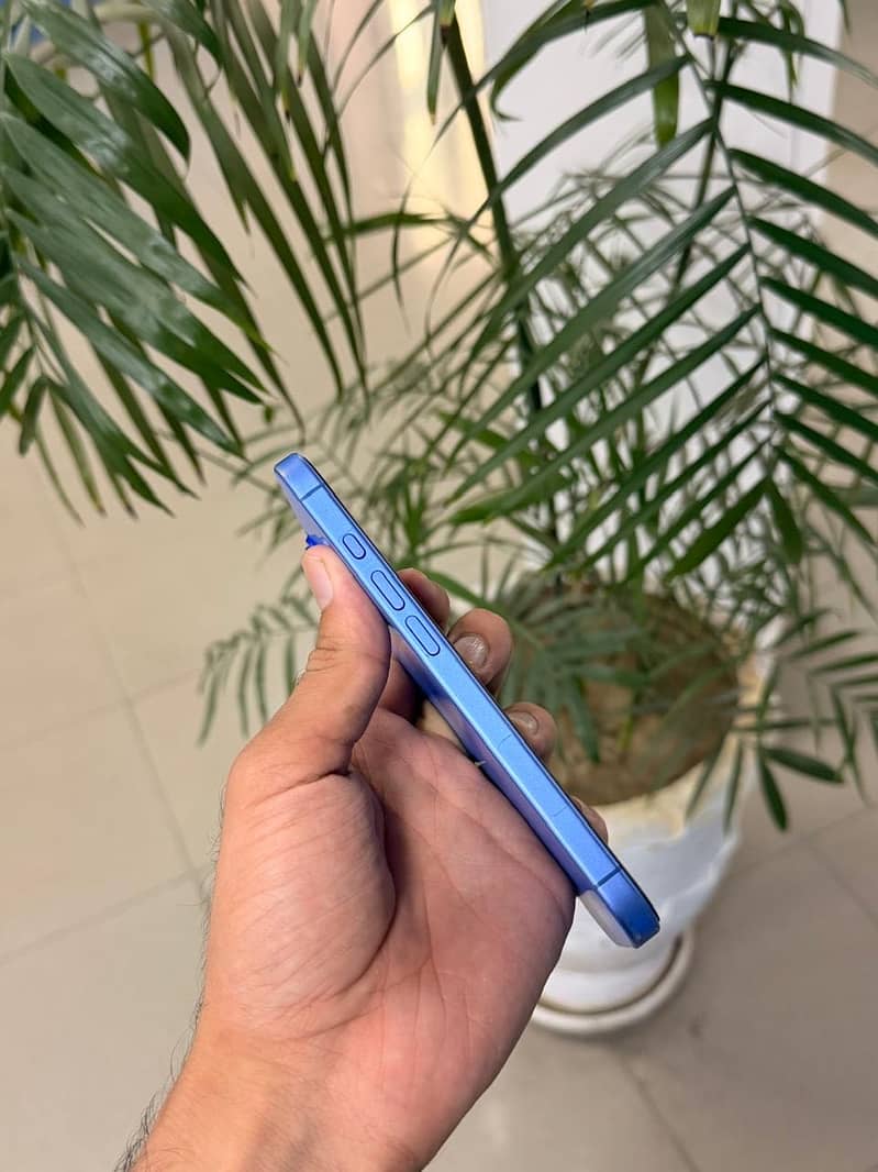 Apple iPhone 16 4