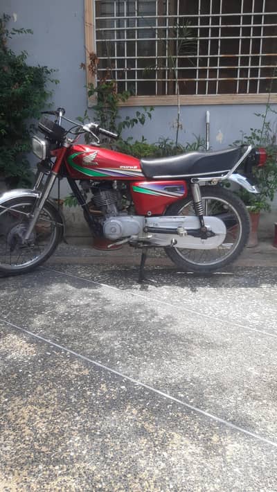 2014 model bike ha jisa chahiya is number pa rabta kara 03139699444