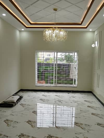 10 Marla Brand New House Available For Rent Family Ka Ly