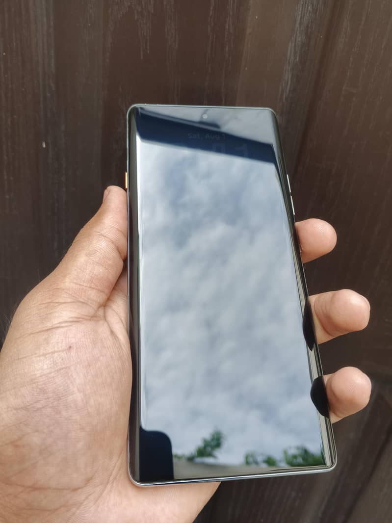 Tecno CAMON 40 Pro 1