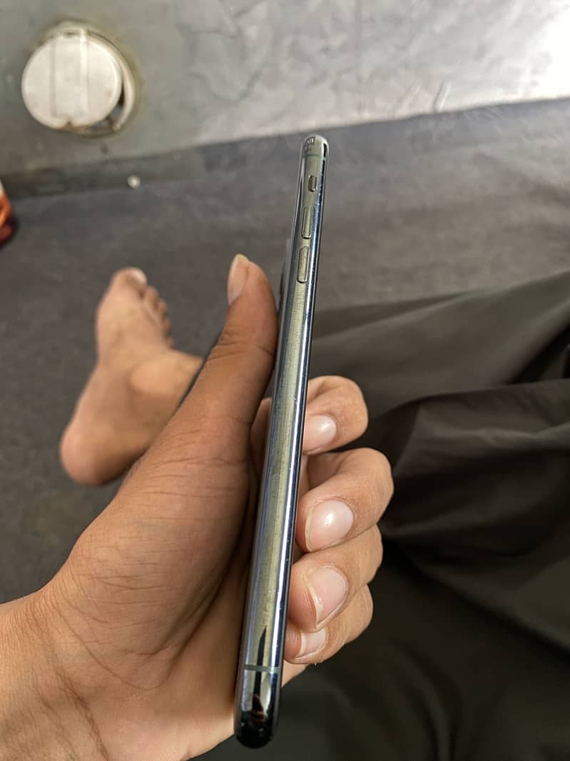 Apple iPhone 11 Pro Max 2