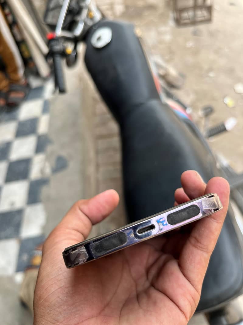 Apple iPhone 14 Pro Max 1
