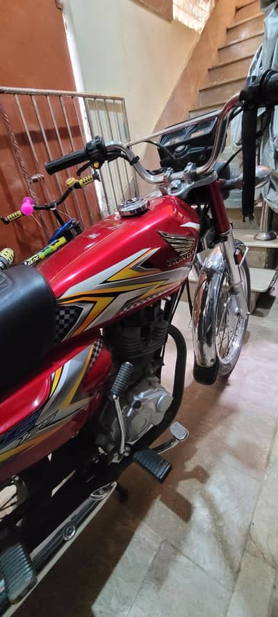 Honda CG 125 – 2025 Model (Red)