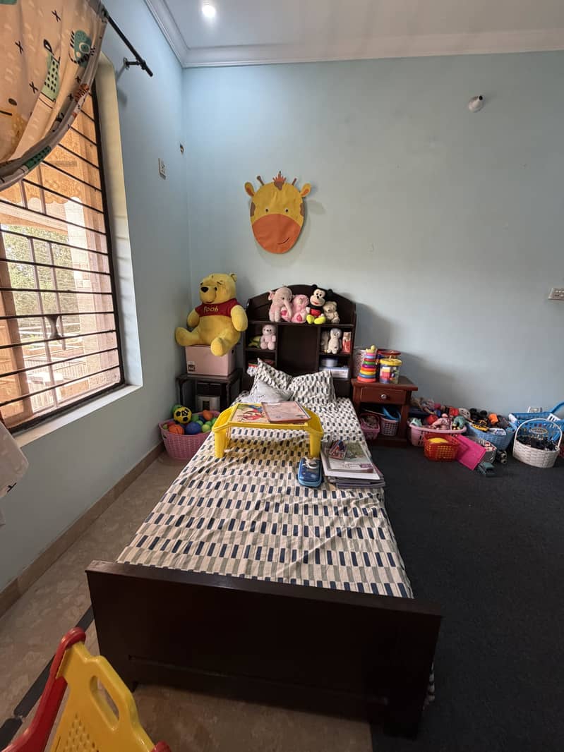 Single bed without mattress 1