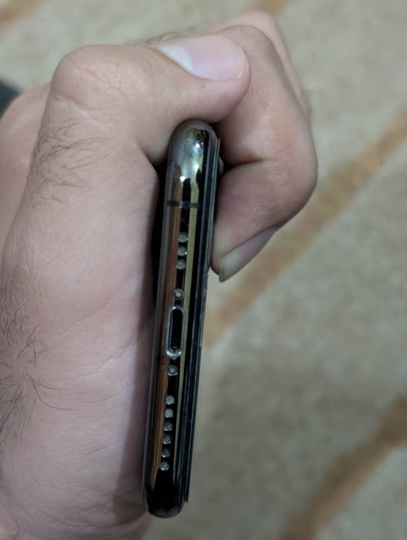 Apple iPhone XS 6