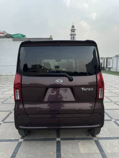 Daihatsu Tanto 23/25