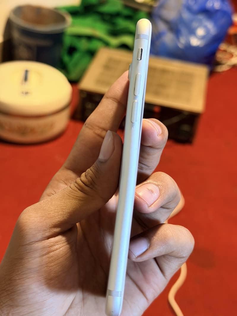 Apple iPhone 7 2