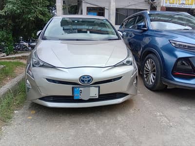 Toyota Prius Alpha 2017