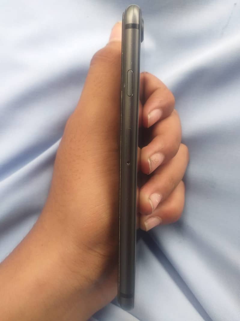 Apple iPhone 8 3