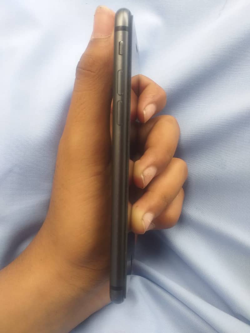 Apple iPhone 8 5