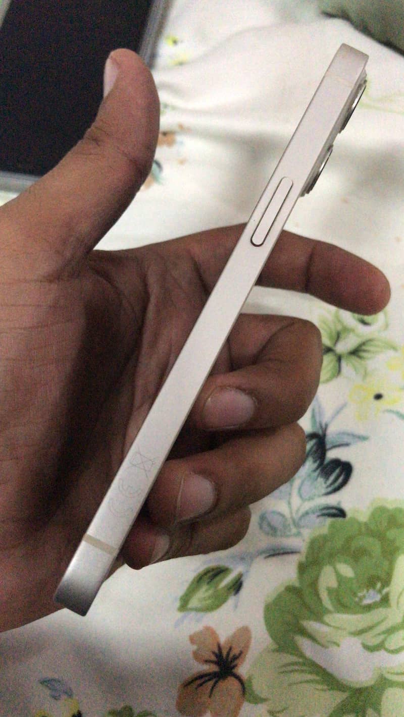 Apple iPhone 13 2