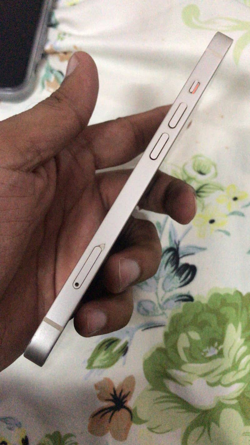 Apple iPhone 13 3