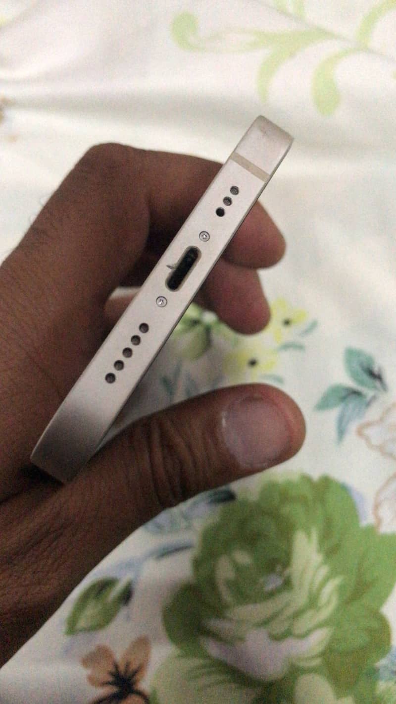 Apple iPhone 13 4