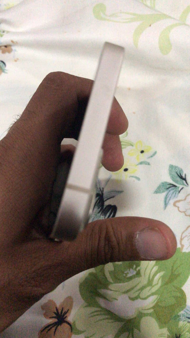 Apple iPhone 13 5