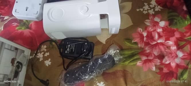 HY310 Smart LED Projector (10/10 Boxed)