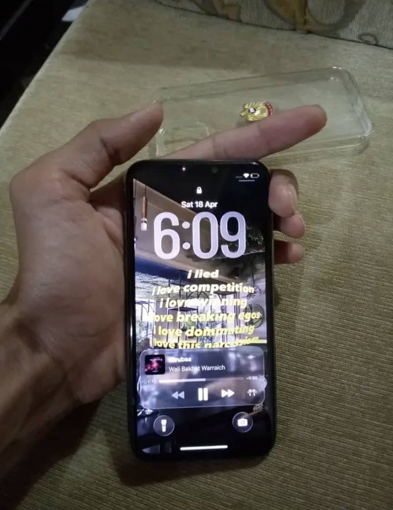 Apple iPhone 11 Pro 4