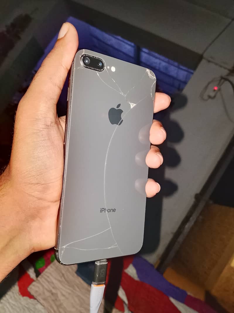 Apple iPhone 8 Plus 0