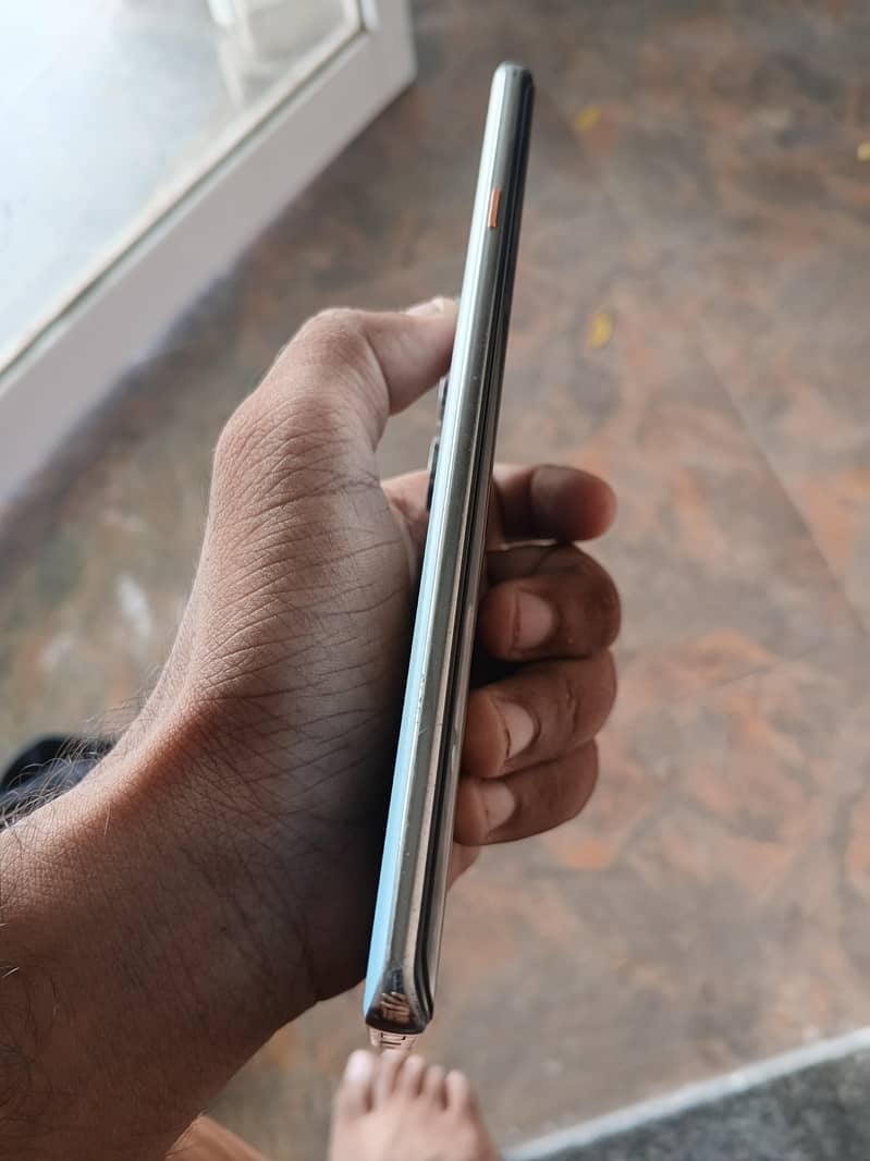 Tecno CAMON 40 Pro 4