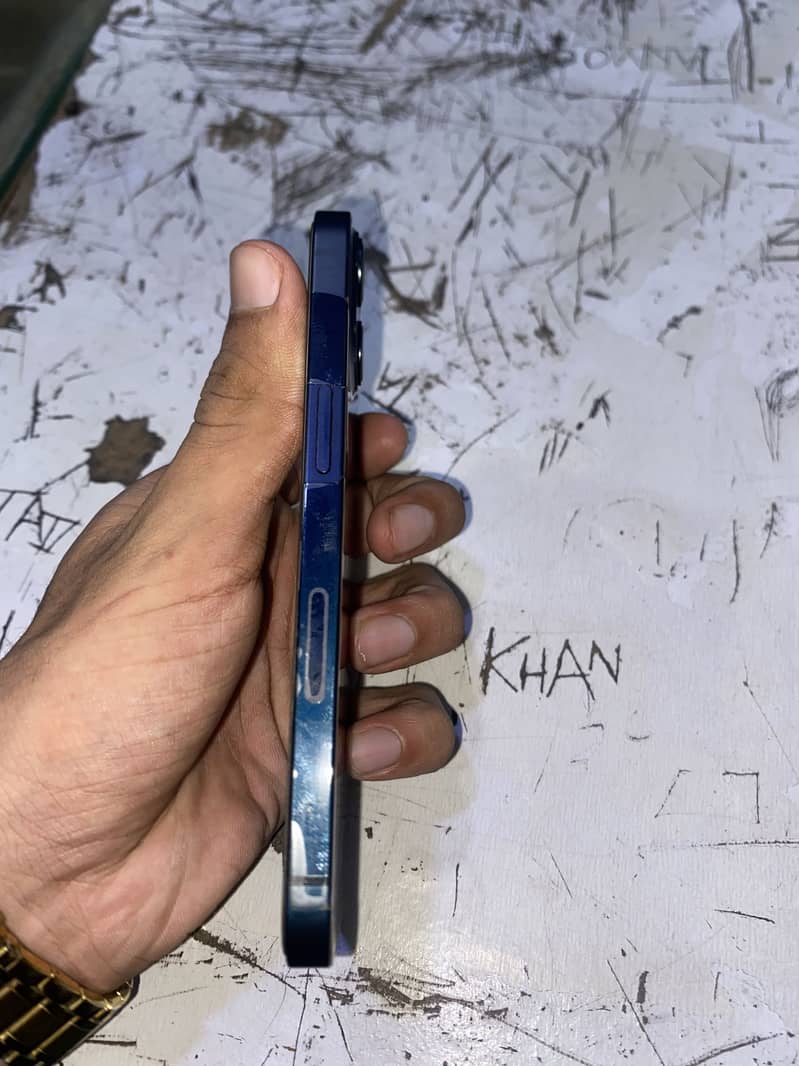 Apple iPhone 13 1