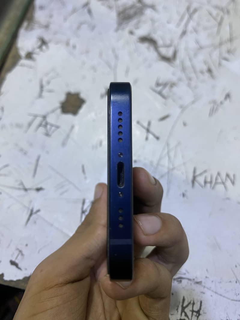 Apple iPhone 13 2