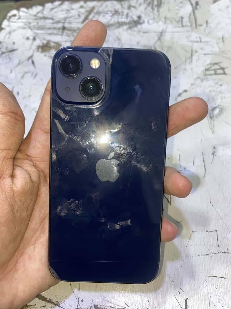 Apple iPhone 13 4