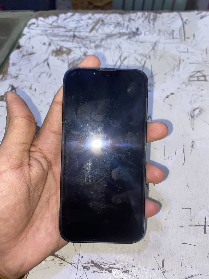 Apple iPhone 13 5
