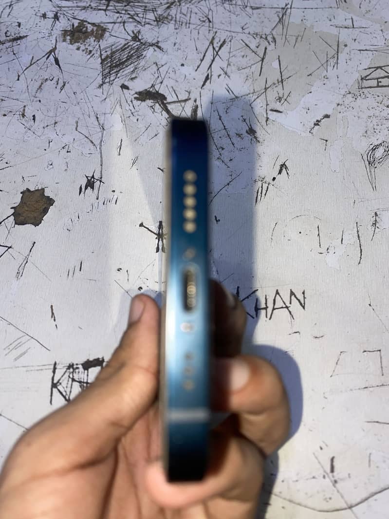 Apple iPhone 13 6
