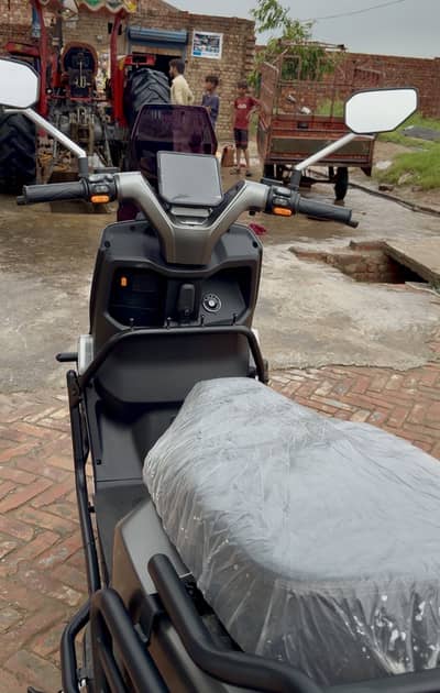 Titan electric bike good condition 10/10 ladies use