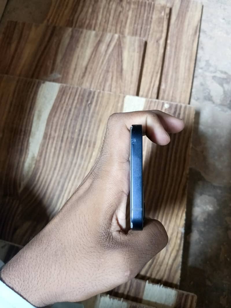 Apple iPhone 12 3