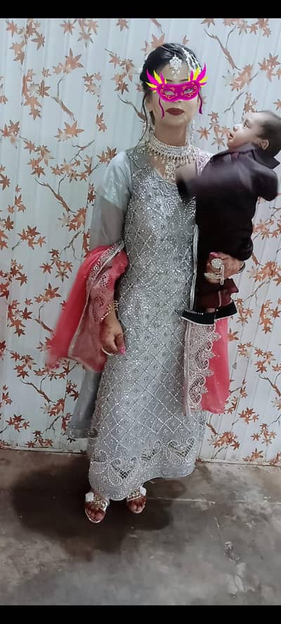 very good condition dress one tym used