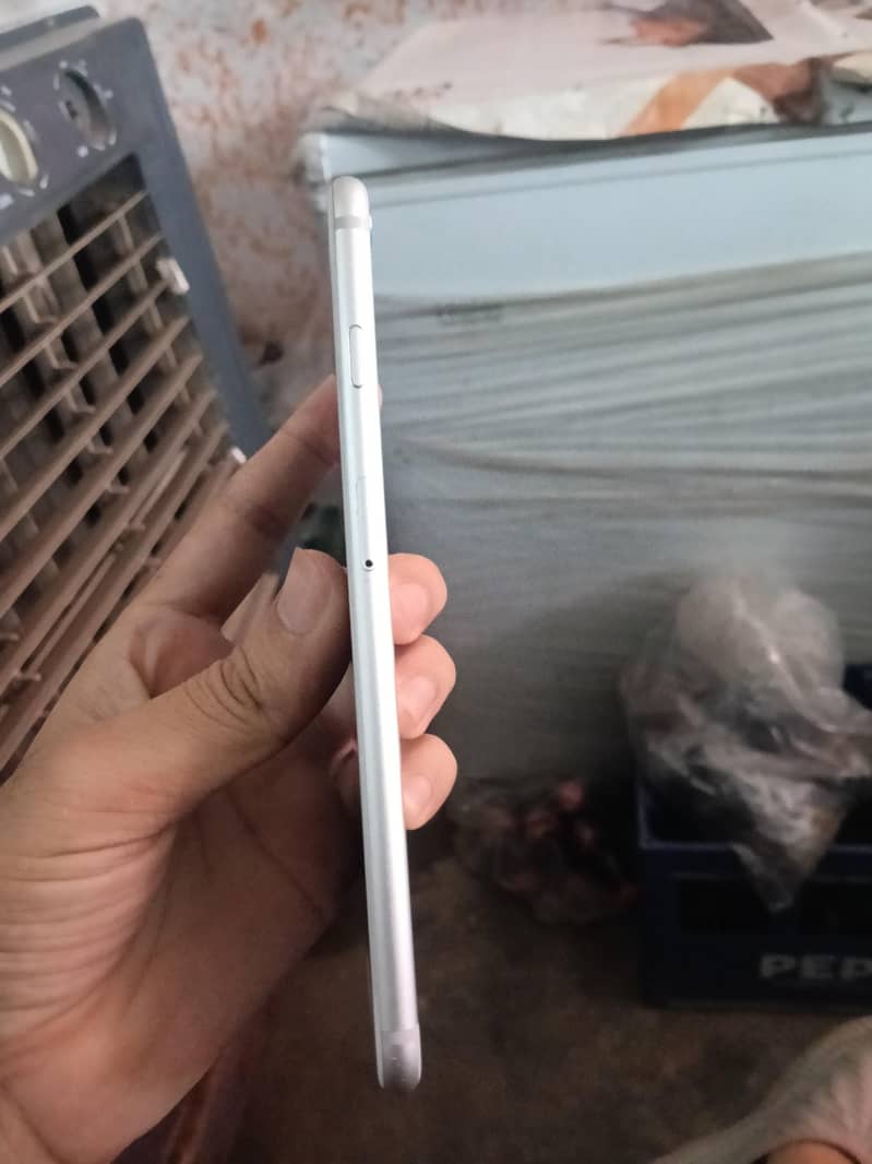 Apple iPhone 6 Plus 1