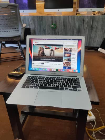 MacBook Air Early 2015 – Core i7 | 8GB RAM | 512GB SSD